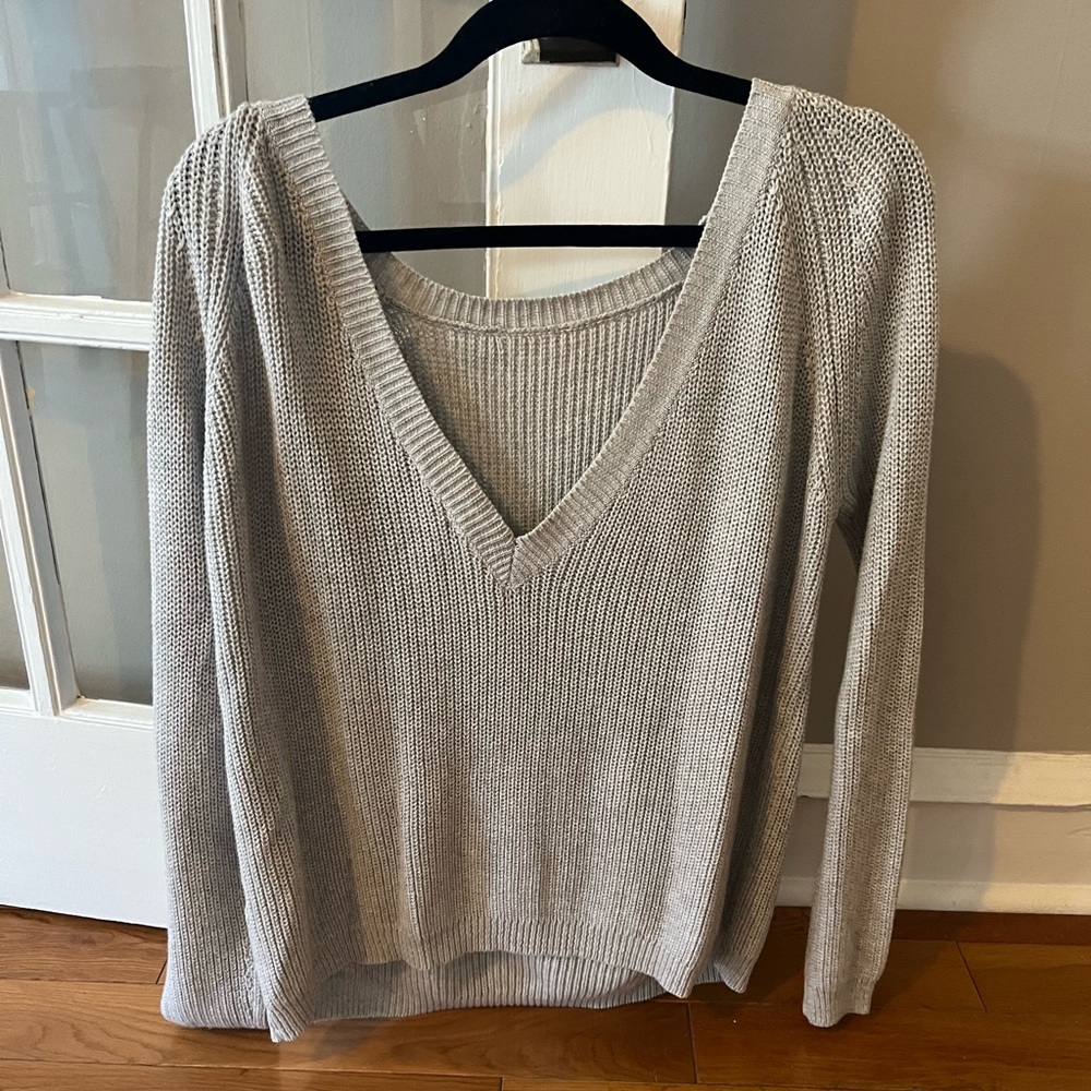 Lulu’s Open Back Sweater - Picture 3 of 3